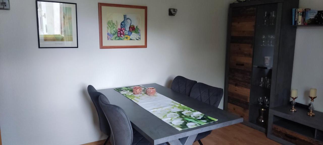 Schoene 3 Zi. Ferienwohnung Vor Den Toren Frankfurt Dreieich Esterno foto